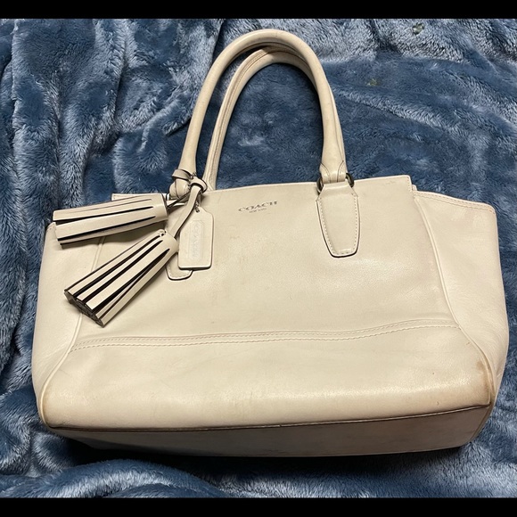 COACH PURSE CREAM COLOR TASSLE - Picture 2 of 6